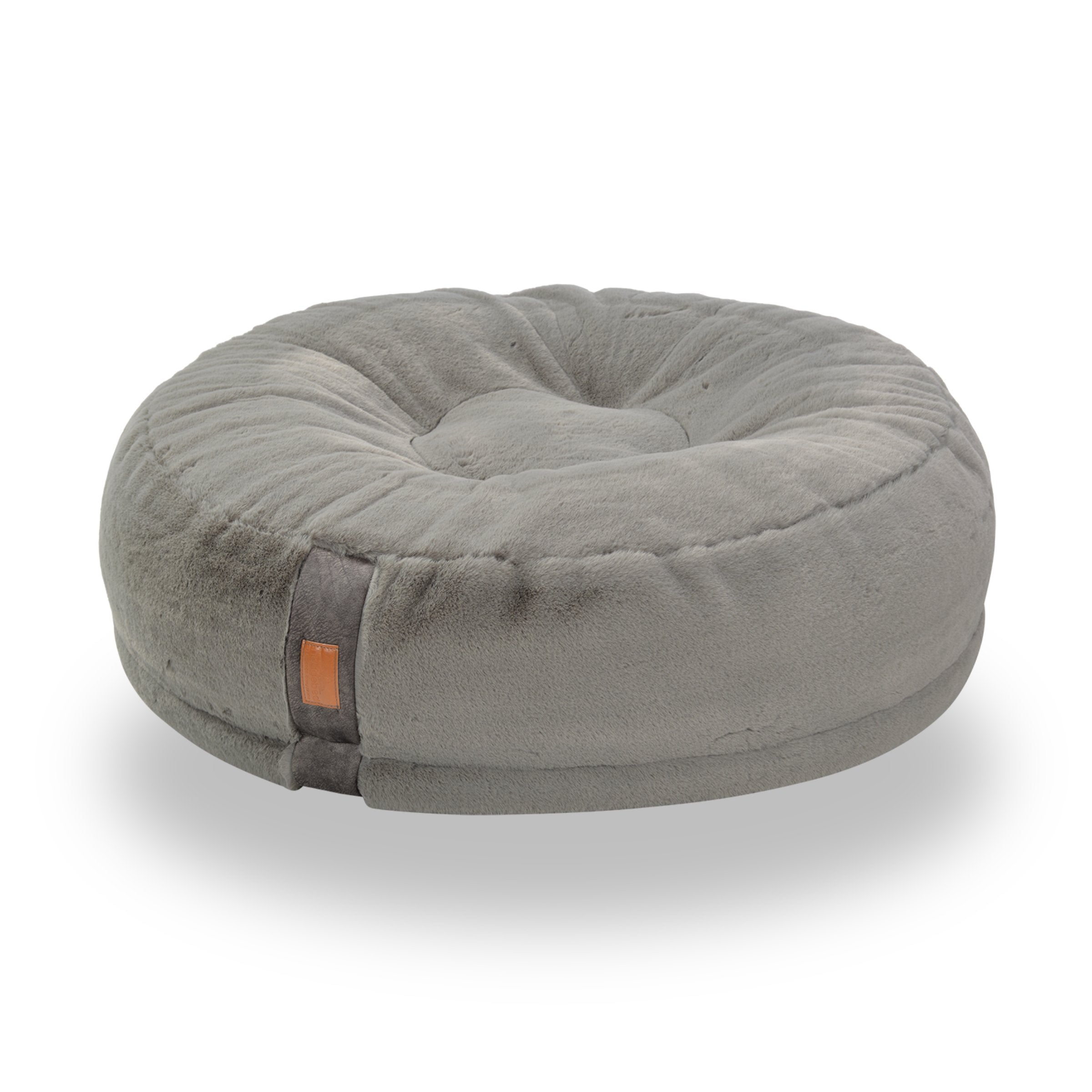 Freigestelltes orthopädisches Hundebett Hyggebed Original in der Farbe Stone Grau mit flauschigem Bezug und Leder-Label